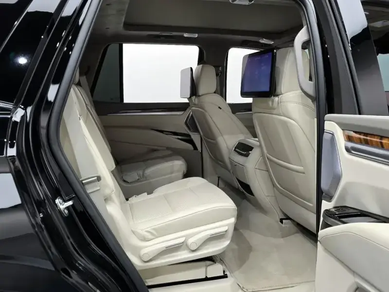 2025 Cadillac Escalade с пробегом 12 191 км