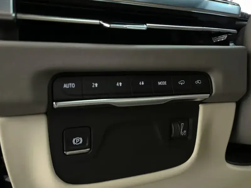 2025 Cadillac Escalade с пробегом 12 191 км