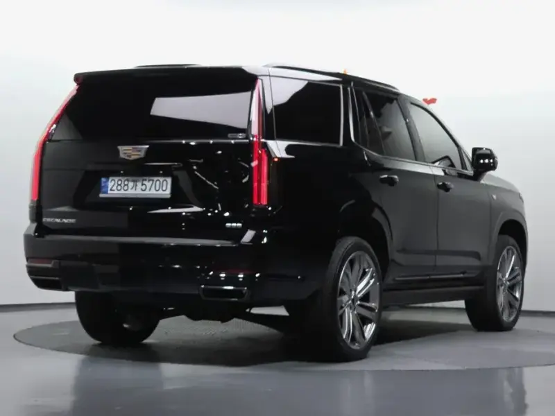 2025 Cadillac Escalade с пробегом 14 237 км