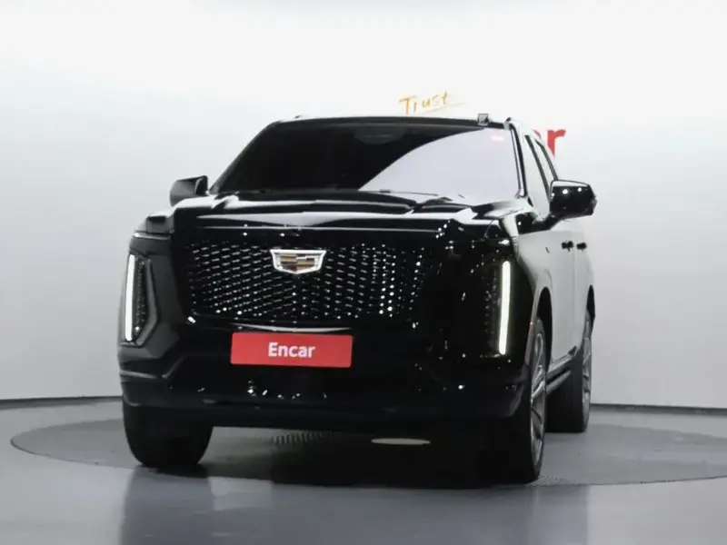 2025 Cadillac Escalade с пробегом 14 237 км