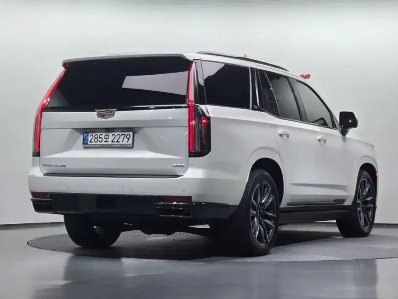 2021 Cadillac Escalade с пробегом 28 981 км