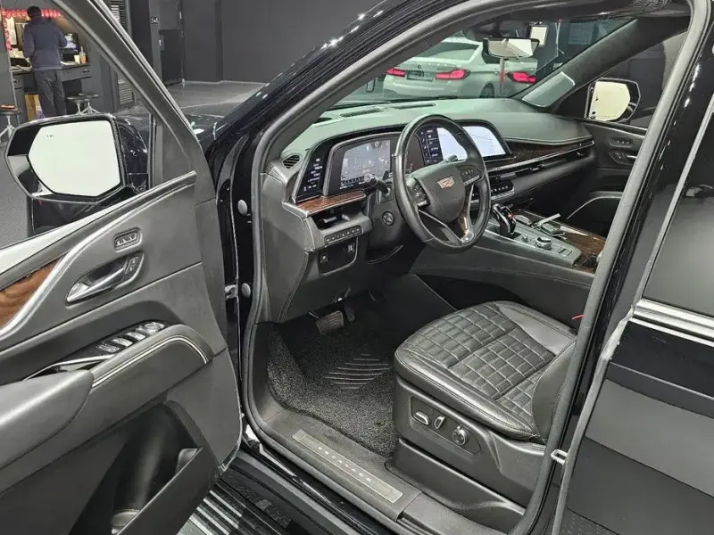 2022 Cadillac Escalade с пробегом 57 709 км