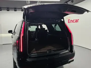 2022 Cadillac Escalade с пробегом 57 709 км