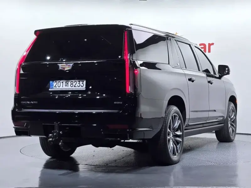 2024 Cadillac Escalade с пробегом 22 684 км