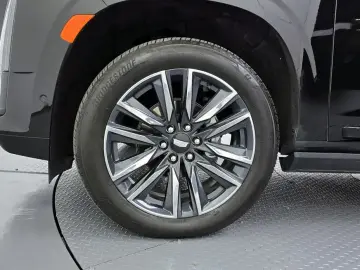 2024 Cadillac Escalade с пробегом 22 684 км