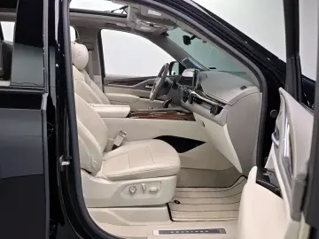 2024 Cadillac Escalade с пробегом 22 684 км