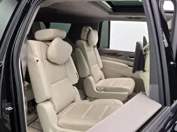 2024 Cadillac Escalade с пробегом 22 684 км