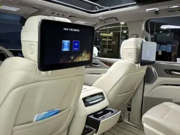 2024 Cadillac Escalade с пробегом 22 684 км