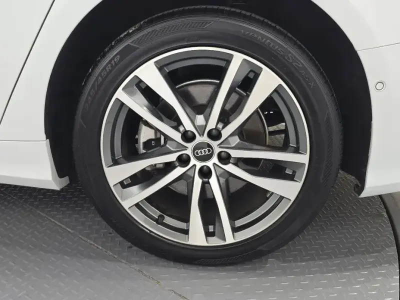 2023 Audi A6 с пробегом 49 531 км