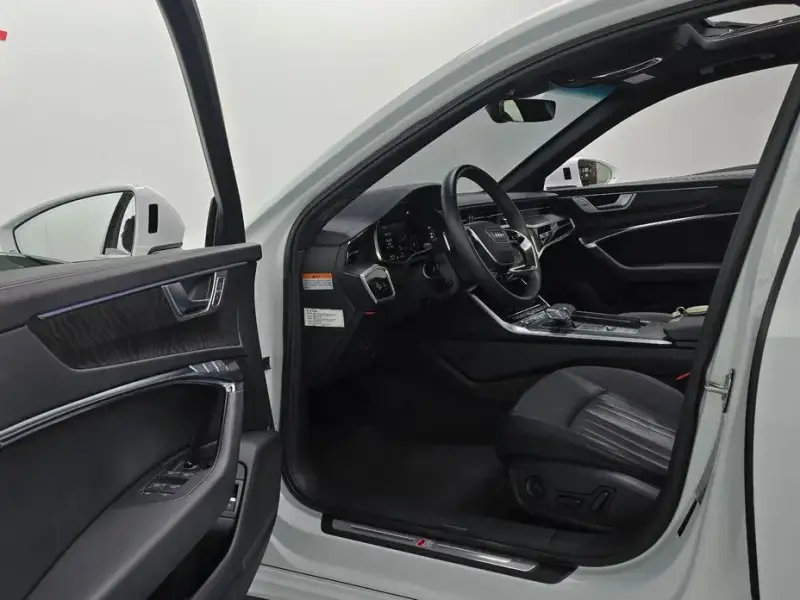 2023 Audi A6 с пробегом 49 531 км