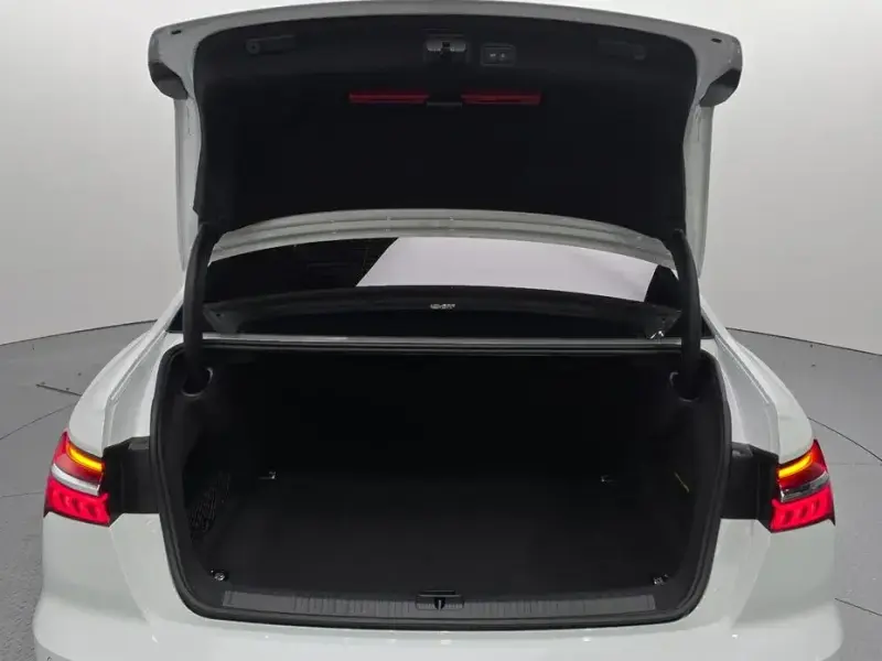 2023 Audi A6 с пробегом 49 531 км