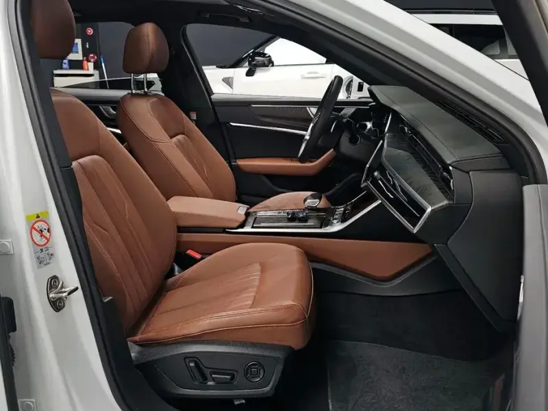 2023 Audi A6 с пробегом 49 378 км