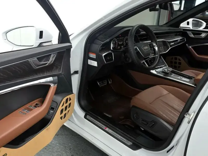 2023 Audi A6 с пробегом 17 202 км