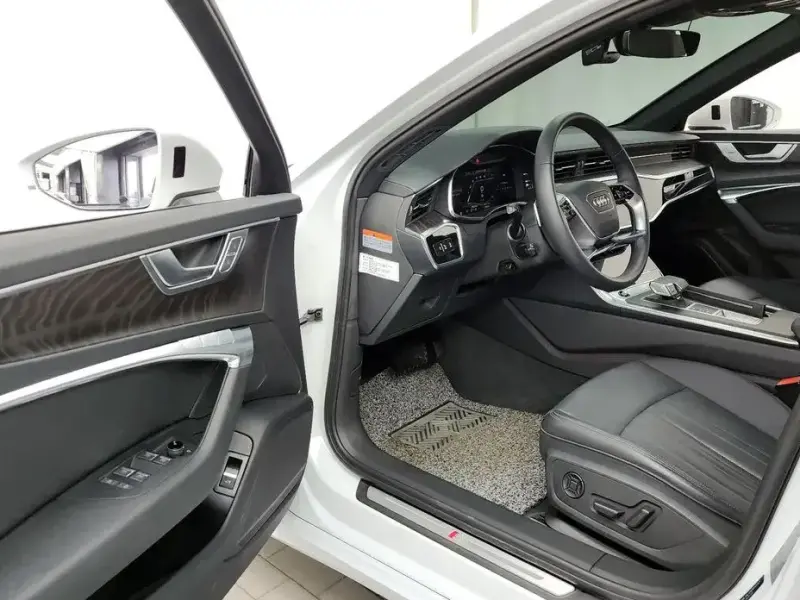 2023 Audi A6 с пробегом 39 030 км