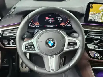 2022 BMW 5 серии с пробегом 80 519 км
