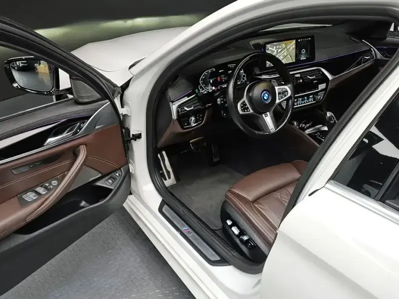 2022 BMW 5 серии с пробегом 60 728 км