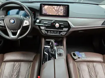 2022 BMW 5 серии с пробегом 50 019 км