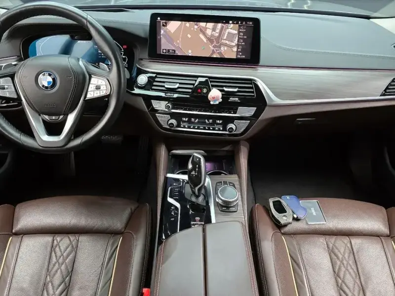 2022 BMW 5 серии с пробегом 50 019 км
