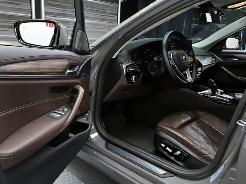2022 BMW 5 серии с пробегом 50 019 км