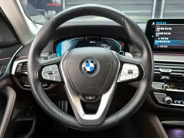 2022 BMW 5 серии с пробегом 50 019 км