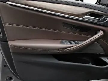 2022 BMW 5 серии с пробегом 50 019 км