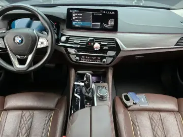 2022 BMW 5 серии с пробегом 50 019 км