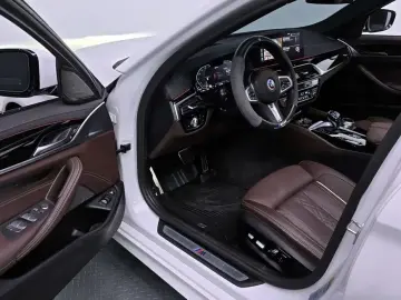 2023 BMW 5 серии с пробегом 30 582 км