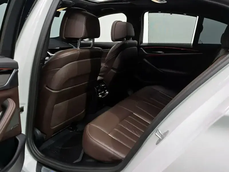 2023 BMW 5 серии с пробегом 30 582 км