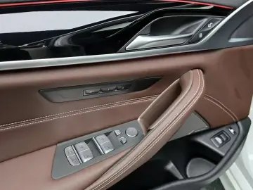 2023 BMW 5 серии с пробегом 30 582 км