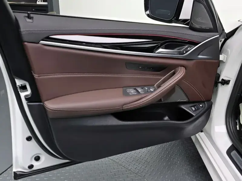 2023 BMW 5 серии с пробегом 30 582 км