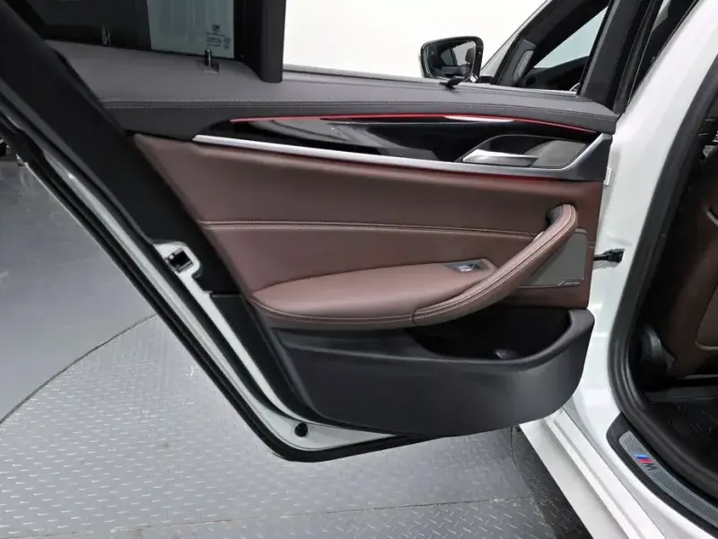 2023 BMW 5 серии с пробегом 30 582 км
