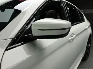 2023 BMW 5 серии с пробегом 30 582 км