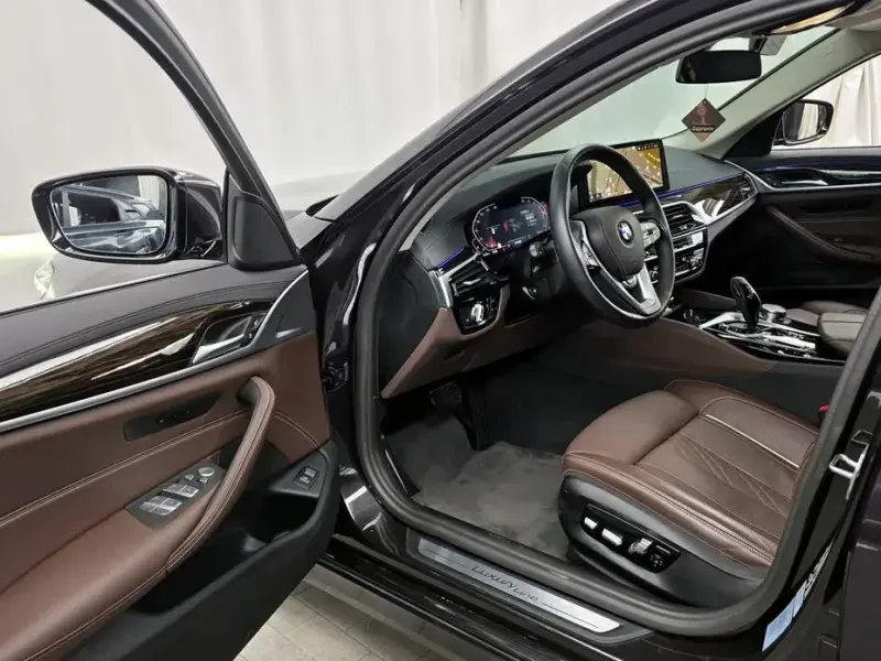 2023 BMW 5 серии с пробегом 30 522 км