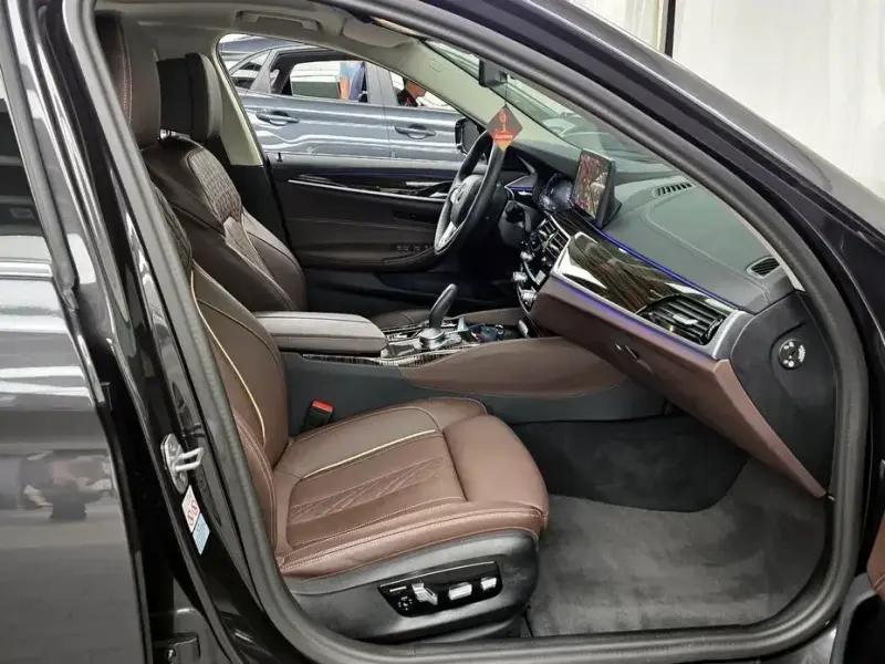 2023 BMW 5 серии с пробегом 30 522 км