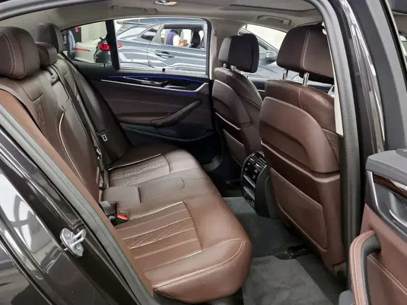 2023 BMW 5 серии с пробегом 30 522 км