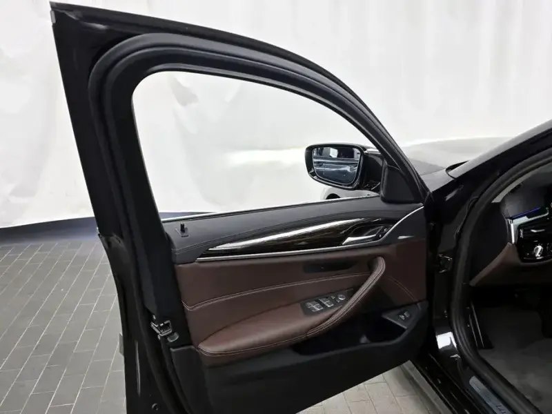 2023 BMW 5 серии с пробегом 30 522 км