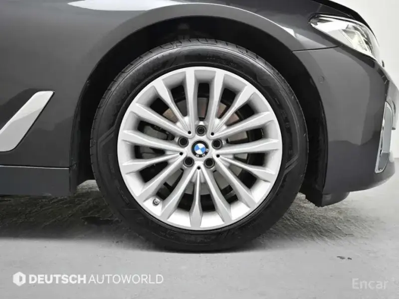 2023 BMW 5 серии с пробегом 30 500 км