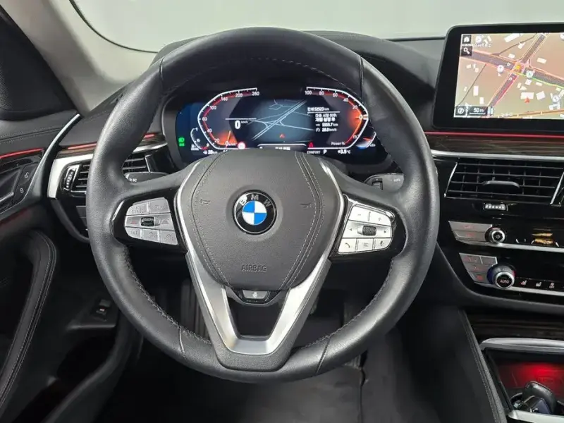 2022 BMW 5 серии с пробегом 52 523 км