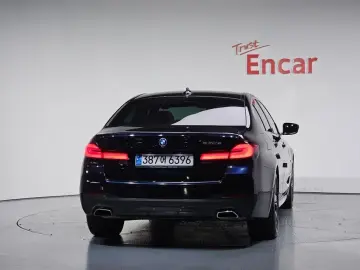 2022 BMW 5 серии с пробегом 45 939 км