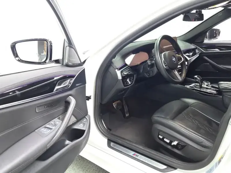 2022 BMW 5 серии с пробегом 30 038 км