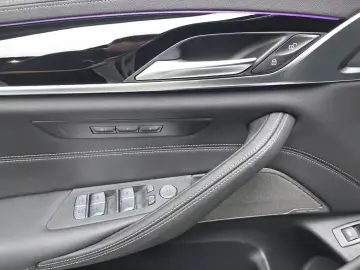 2022 BMW 5 серии с пробегом 30 038 км