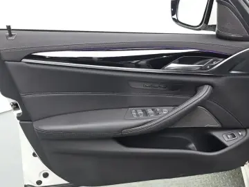 2022 BMW 5 серии с пробегом 30 038 км