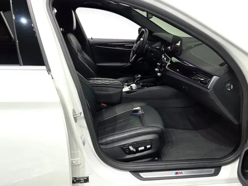 2022 BMW 5 серии с пробегом 30 038 км