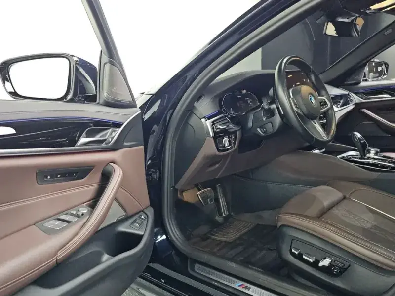 2023 BMW 5 серии с пробегом 44 891 км