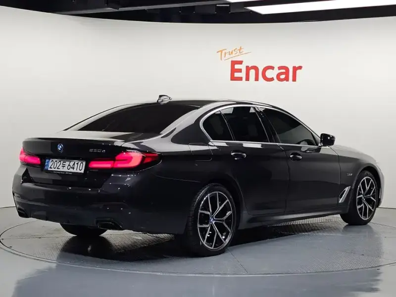 2022 BMW 5 серии с пробегом 24 903 км