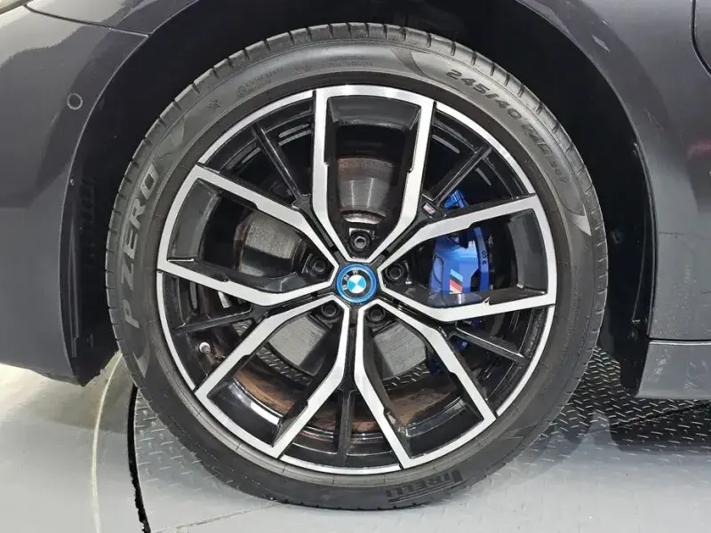 2022 BMW 5 серии с пробегом 24 903 км
