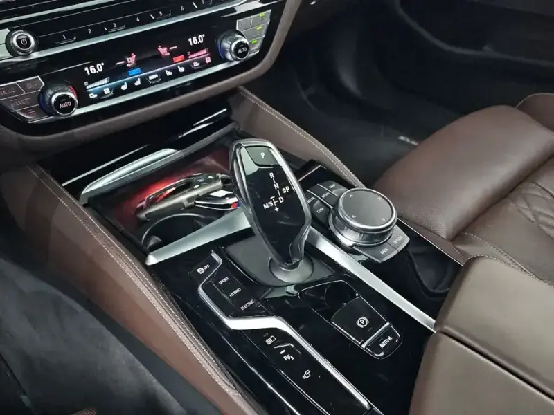 2022 BMW 5 серии с пробегом 24 903 км