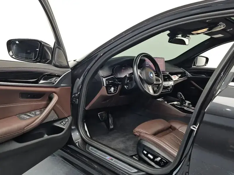 2022 BMW 5 серии с пробегом 24 903 км