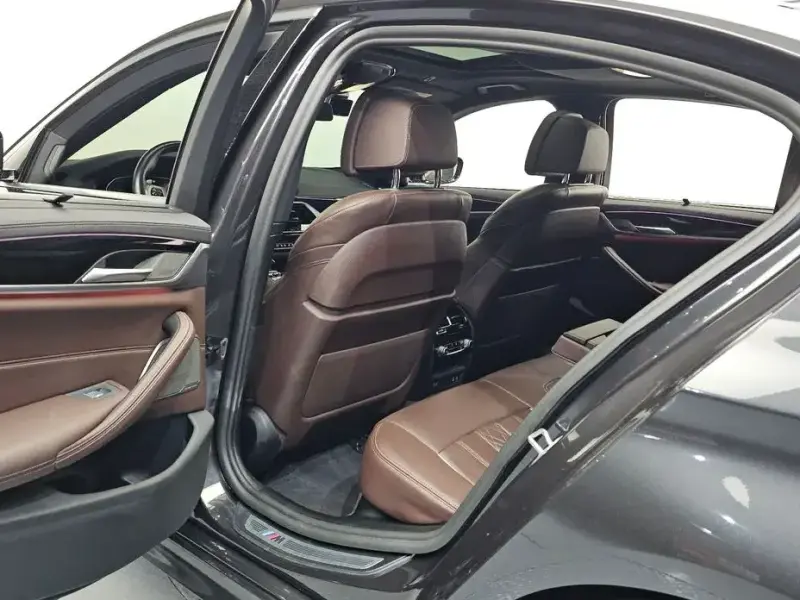 2022 BMW 5 серии с пробегом 24 903 км