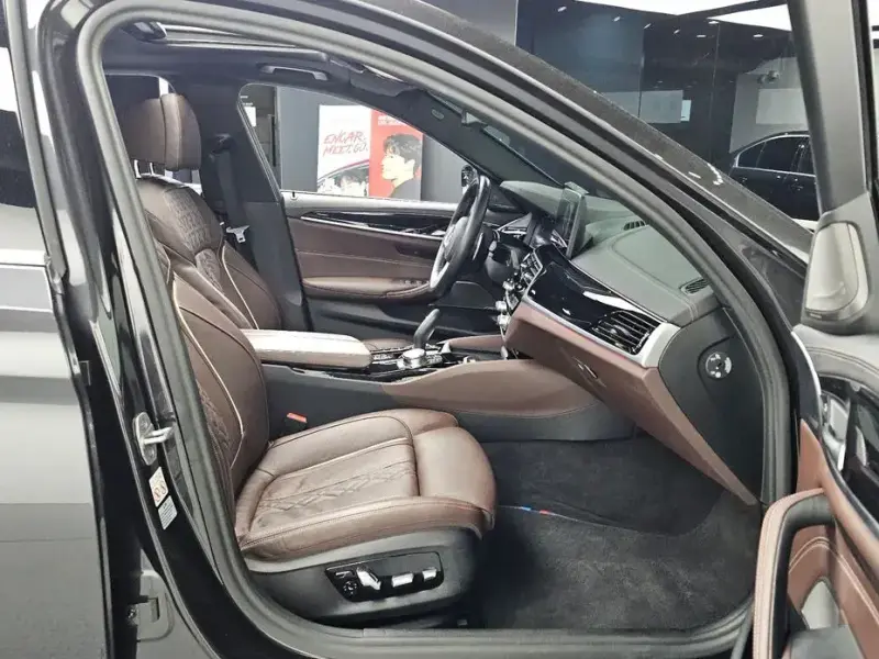 2022 BMW 5 серии с пробегом 24 903 км